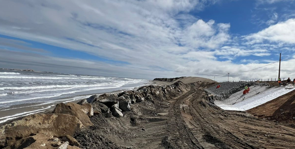 Con sistema de ingeniería inédito en Chile, implementan enrocado para evitar erosión por el oleaje en sector de Punta Piedra