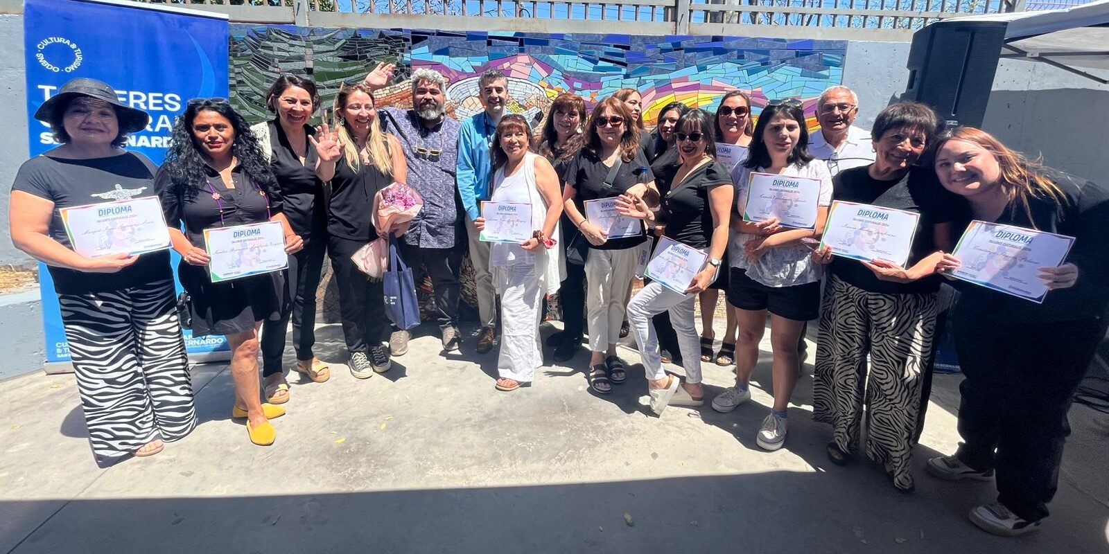 EFE Central y San Bernardo celebran la instalación del último mosaico comunitario en la Estación 5 Pinos